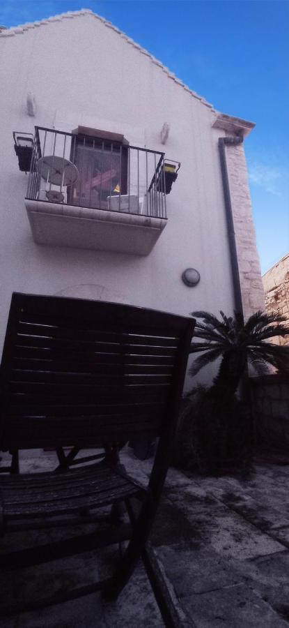 焦维纳佐Casa Torre Di Mactheus Petraro公寓 外观 照片